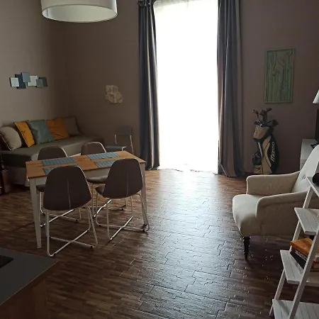Ad Apartment *