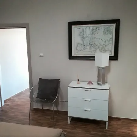 Ad Apartment *